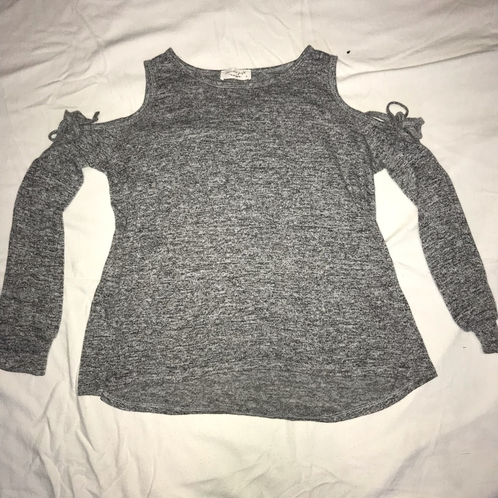 Cute cold shoulder top.